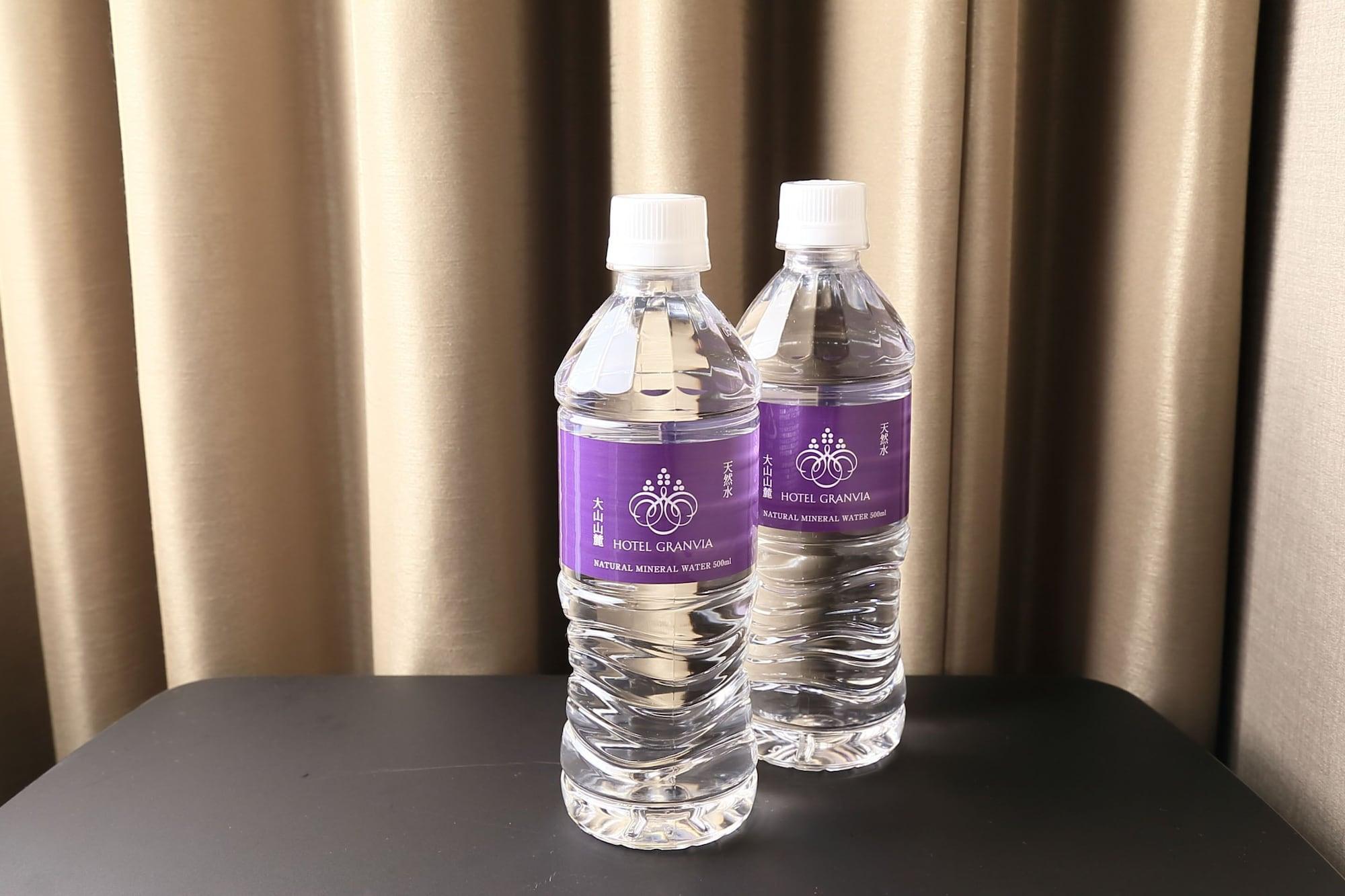 Hotel Granvia Kyōto Exterior foto Bottled water